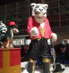 The animatronic storytelling Ringmaster at the 2009 Christmas display at thecentre:mk