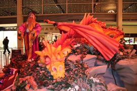 The animatronic storytelling wizard and dragon at the 2008 Christmas display at thecentre:mk